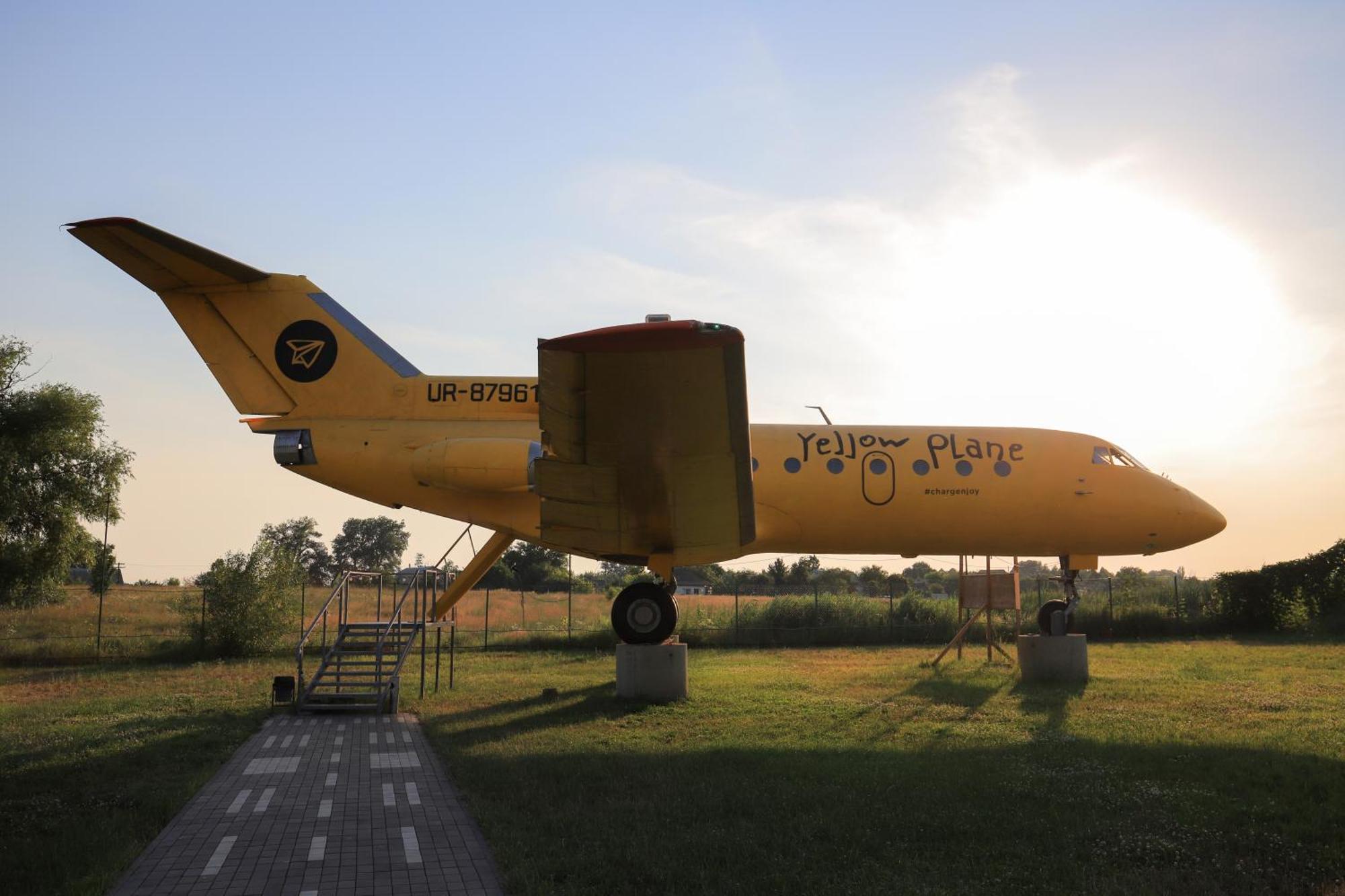 Yellow Plane Yurov Dış mekan fotoğraf