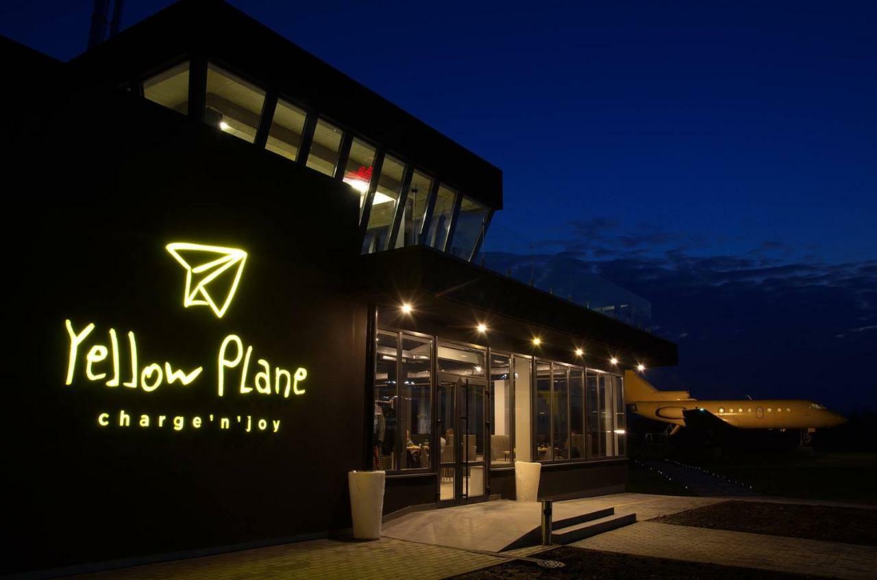 Yellow Plane Yurov Dış mekan fotoğraf